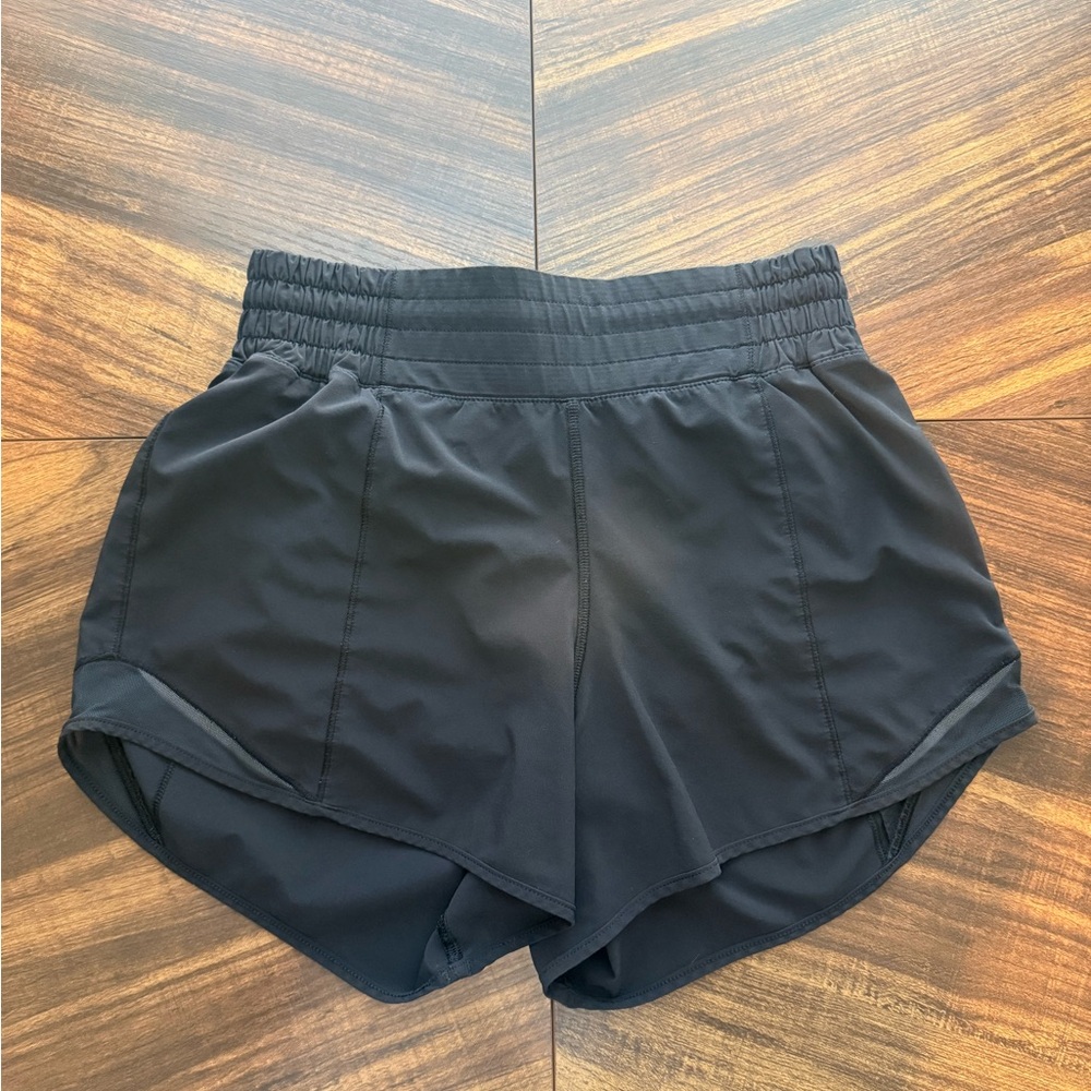 lululemon hotty hot 4” shorts